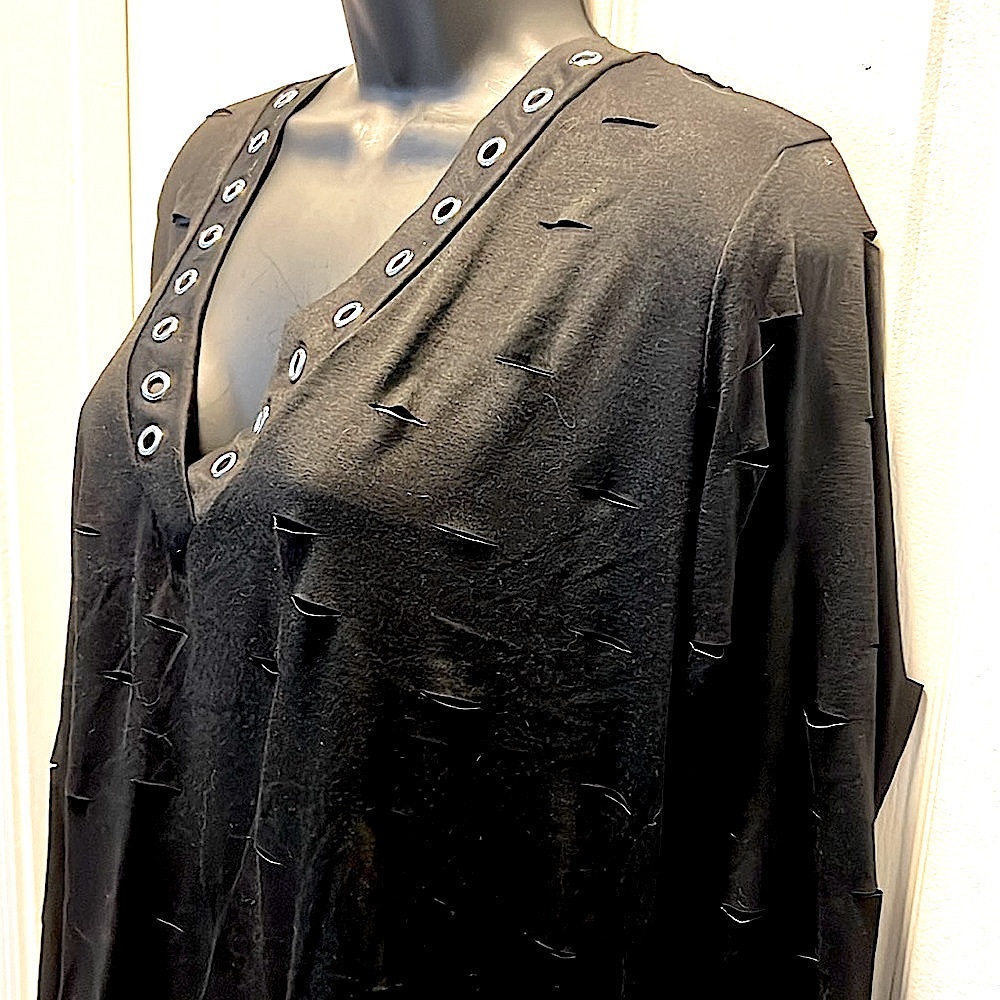 NWOT 💋 BLACK & SILVER RIVET EMBELLISHED V-NECK CUT-OUT GRUNGE PUNK TOP Women XXL - Picture 7 of 8